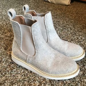 Fleece flatform boots
